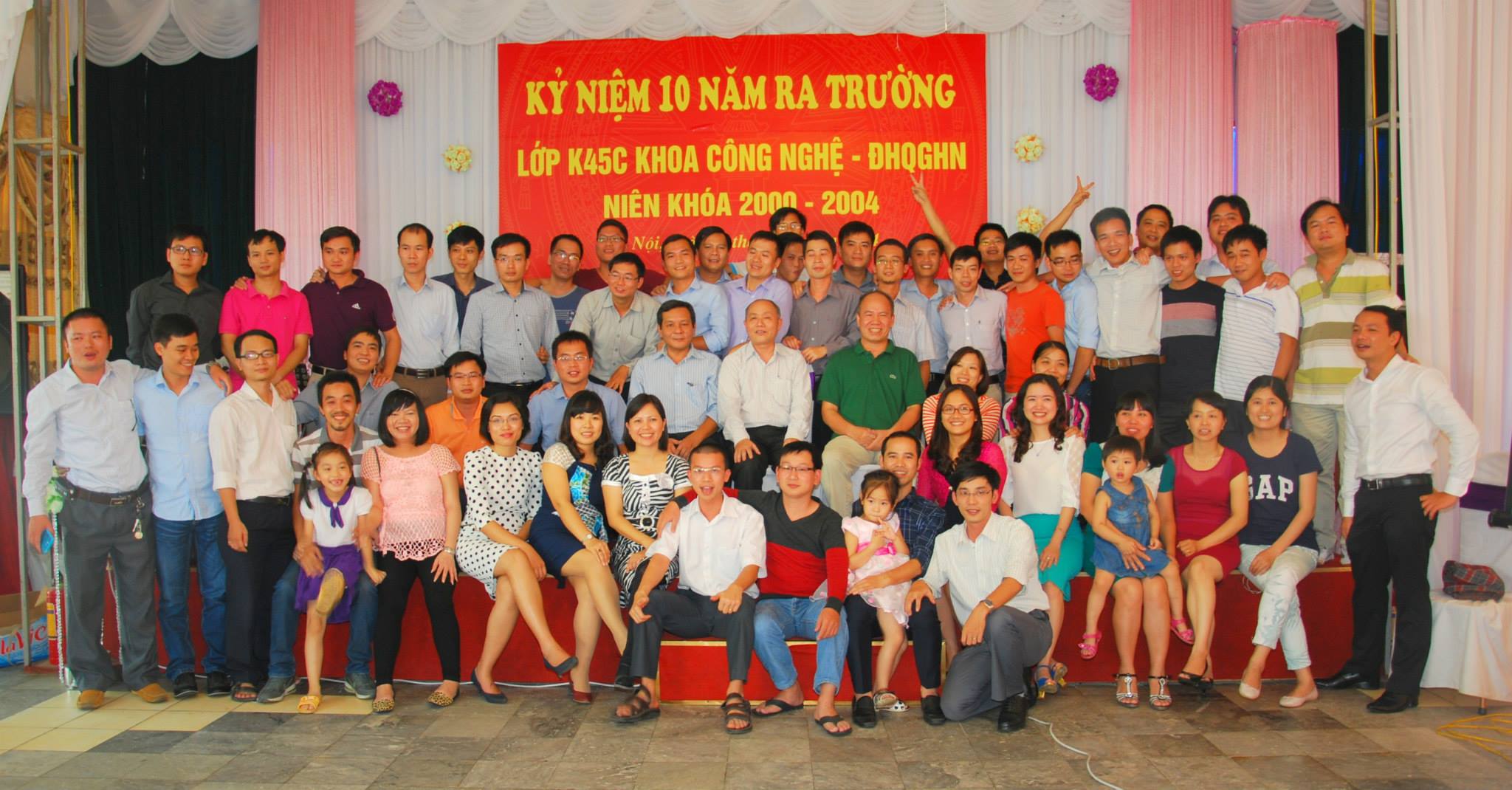 Các thầy chụp ảnh lưu niệm cùng tập thể lớp K45C