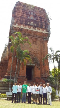 Đội tuyển Olympic toán sv 2016 thăm tháp chàm tại TP_ Quy Nhơn