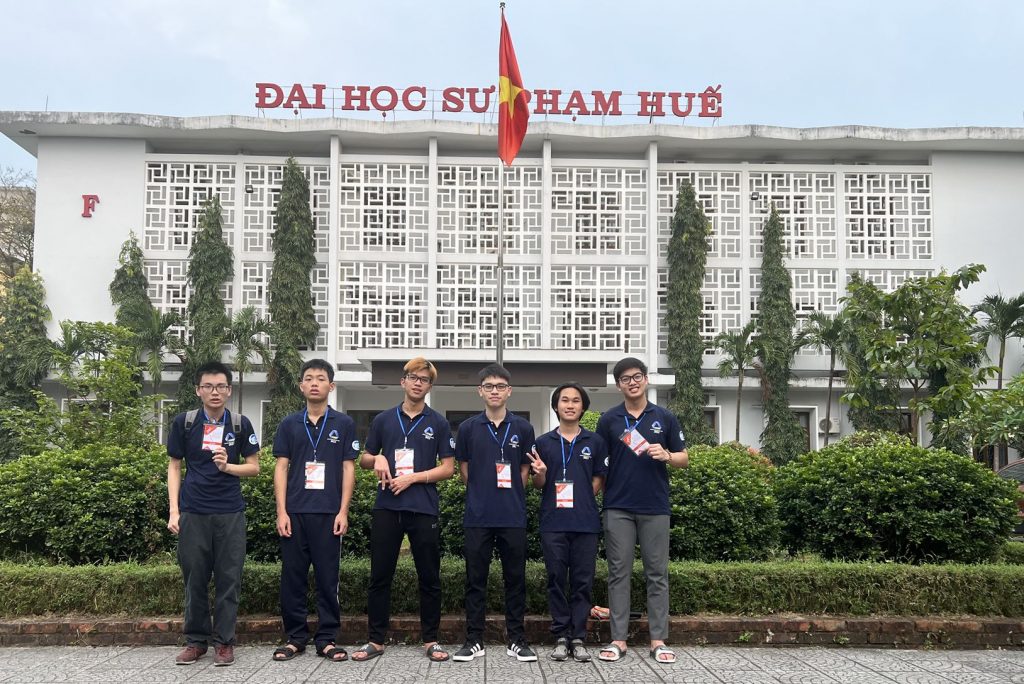 Đội tuyển Toán học Trường Đại học Công nghệ đạt top 4 tại Olympic Toán học sinh viên toàn quốc năm 2023